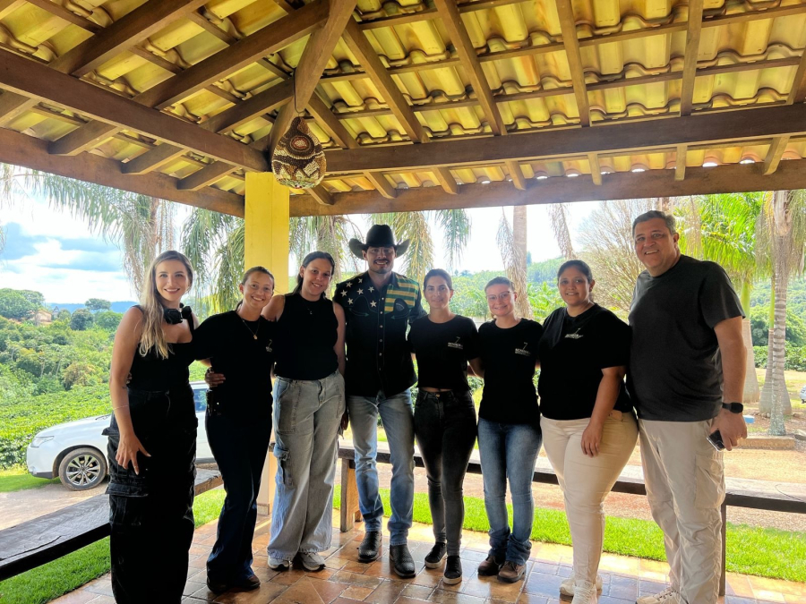 Thiago Castelli trabalha projeto focado no agronegócio com gravação de clipe no interior paulista