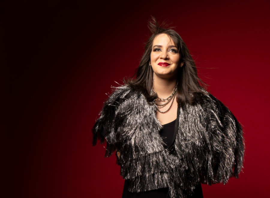 Linda Ramalho apresenta o show Linda Rocks, com destaque para o repertório do novo projeto, “Linda Ramalho Ao Vivo”