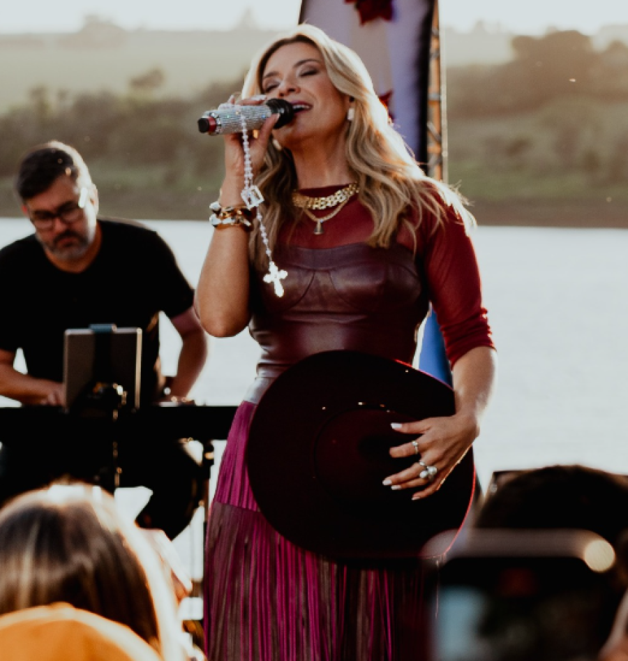 Elis Justi é a artista mais tocada do Brasil no mês de agosto e prepara lançamento de audiovisual
