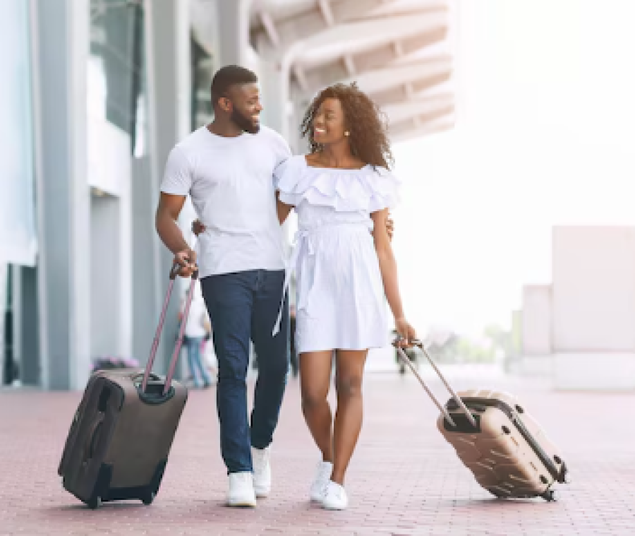Viagens a dois seguem em alta: quase metade dos brasileiros planeja embarcar com seu par em 2025