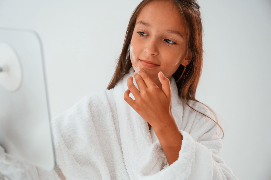 Adolescentes podem fazer skincare? 5 Mitos e verdades sobre cuidados com a pele jovem