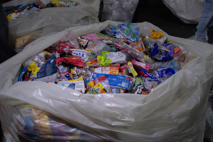 Estudo aponta que 40% das embalagens que chegam a cooperativas são identificadas de maneira errada