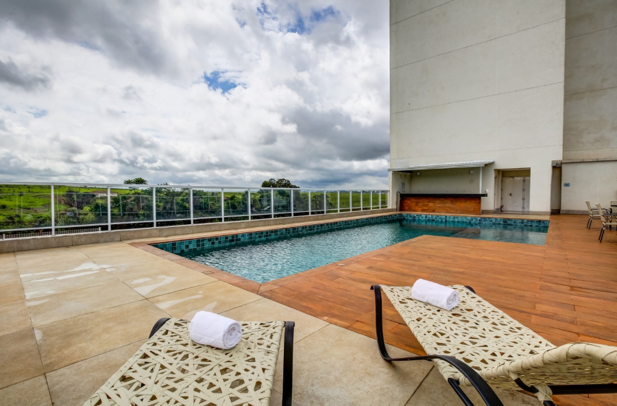 Hotel de Paulínia conta com piscina climatizada para esquentar os dias de temperaturas mais baixas