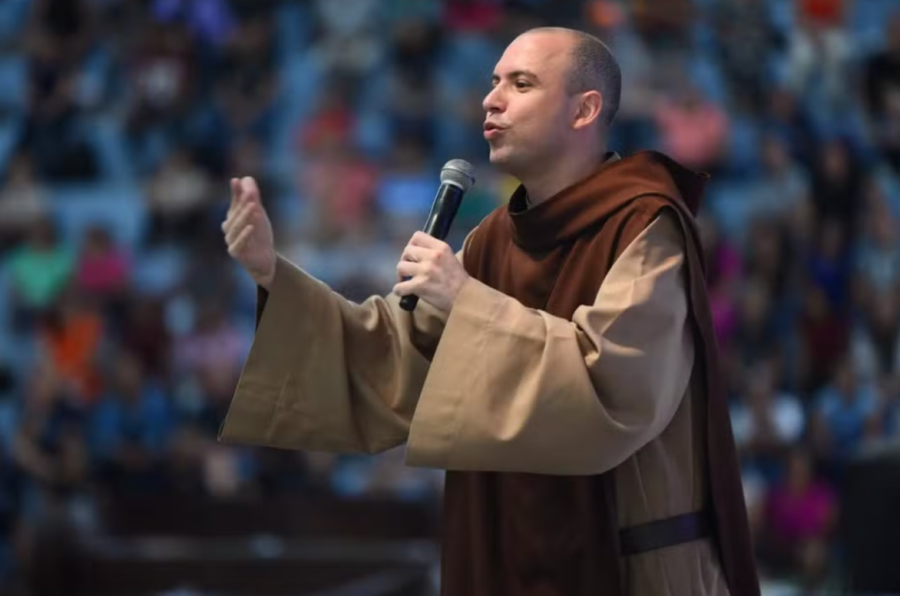 Frei Gilson abre a programação da 31ª Festa do Peão de Boiadeiro de Piracicaba